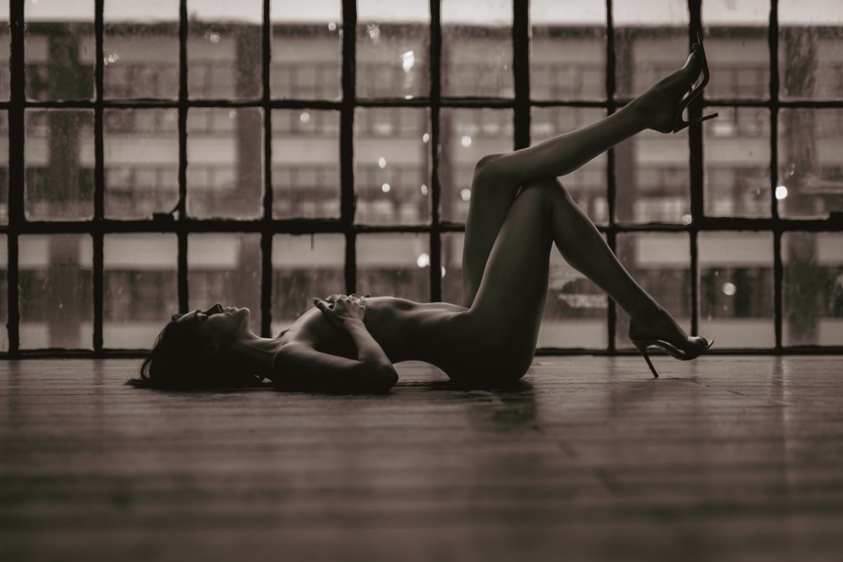  Backlighting in Boudoir Photography: Mastering the Art of Ethereal Illumination