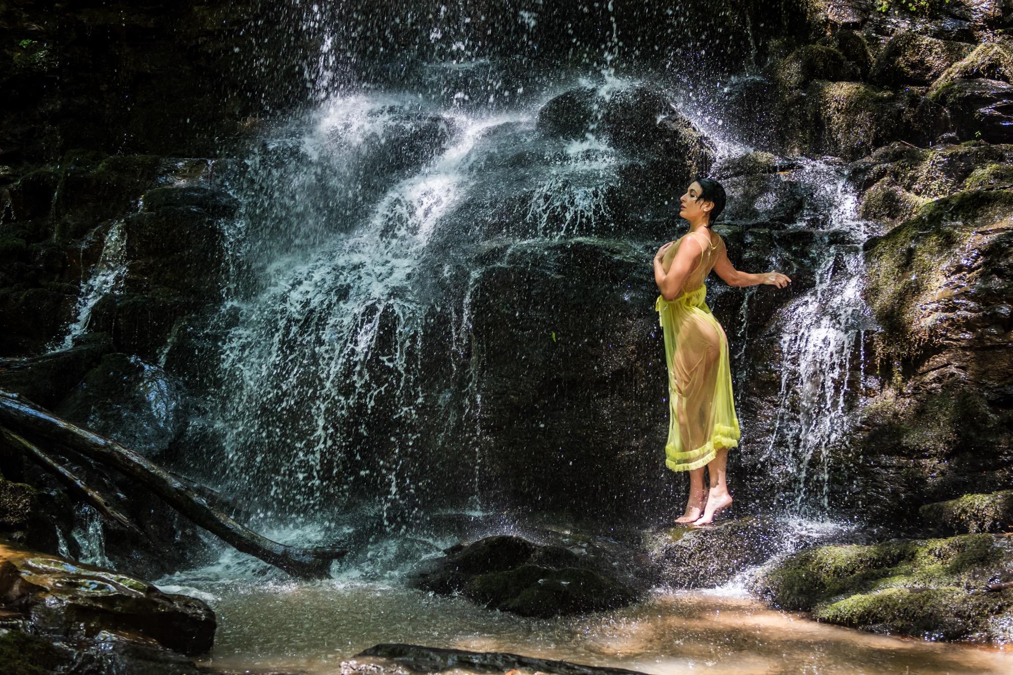 At The Falls - Jefferson & Izzy Diaz Image 1