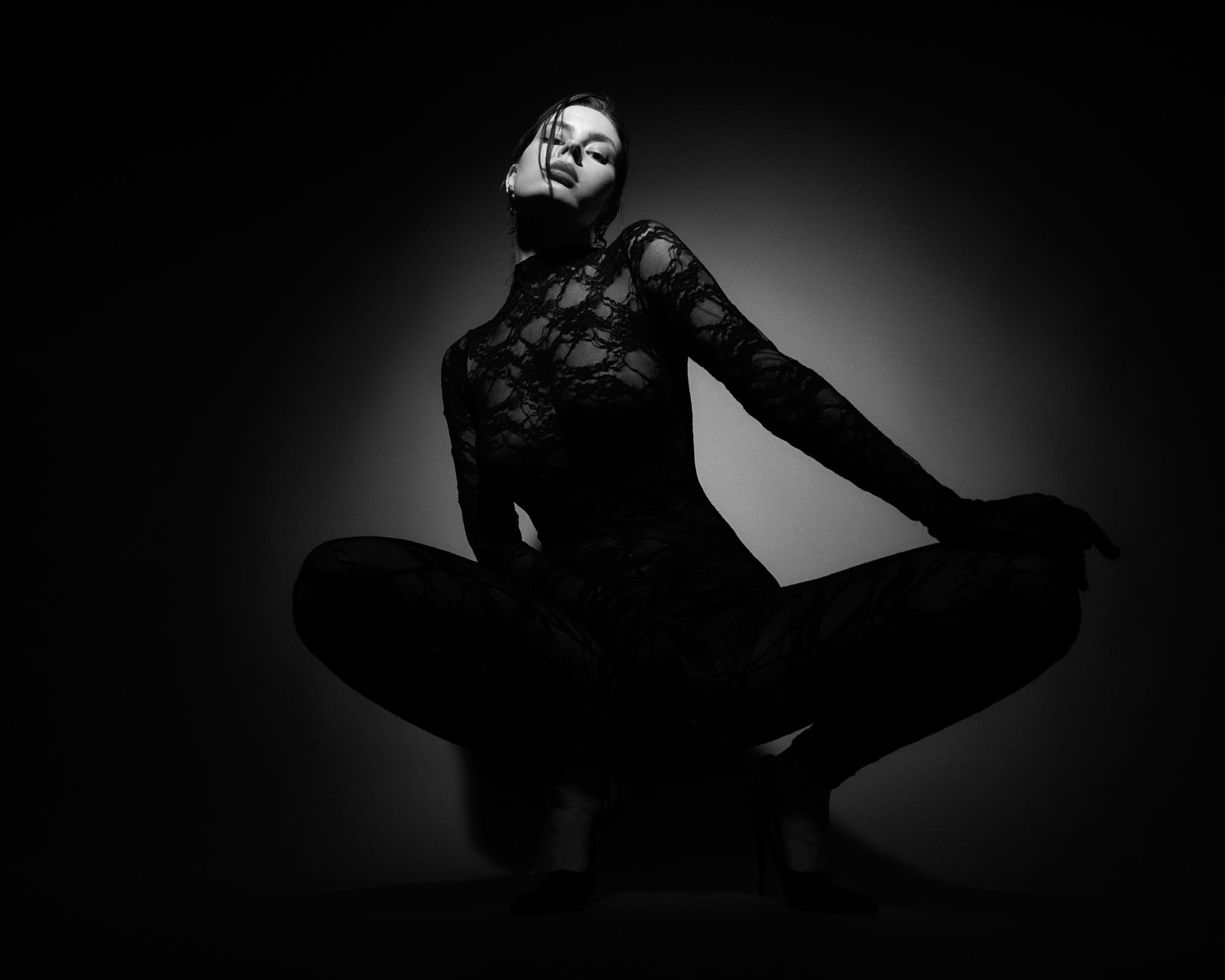 Black - Leo Shumov & Vlada Vasuhno Image 7