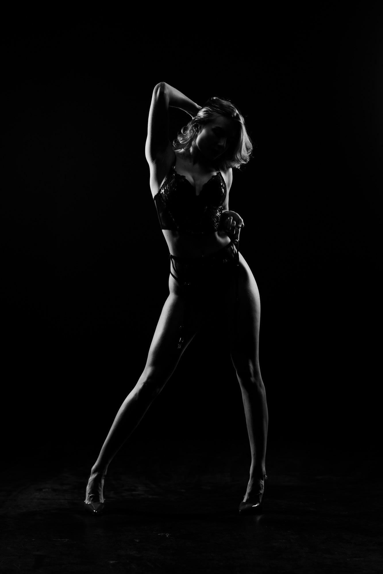 Elegance In Shadow - Matthew Smith & Taylor Currier Image 4