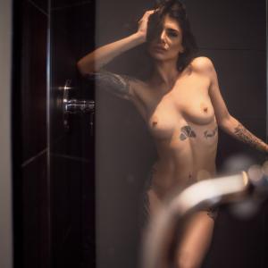 Summer Fling Holland Watts Rex Szeto 4 Icr2hnt Boudoir Poses in the Shower