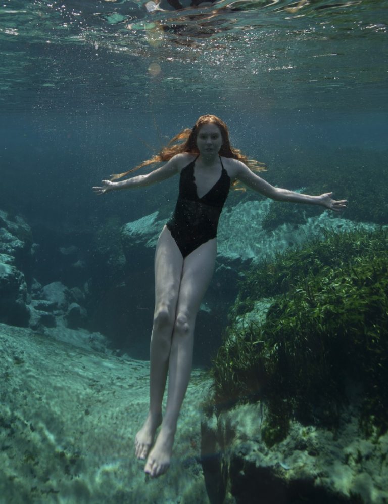 Red Underwater Jessica Lynette Brooks Jens Lorenzen Boudoir