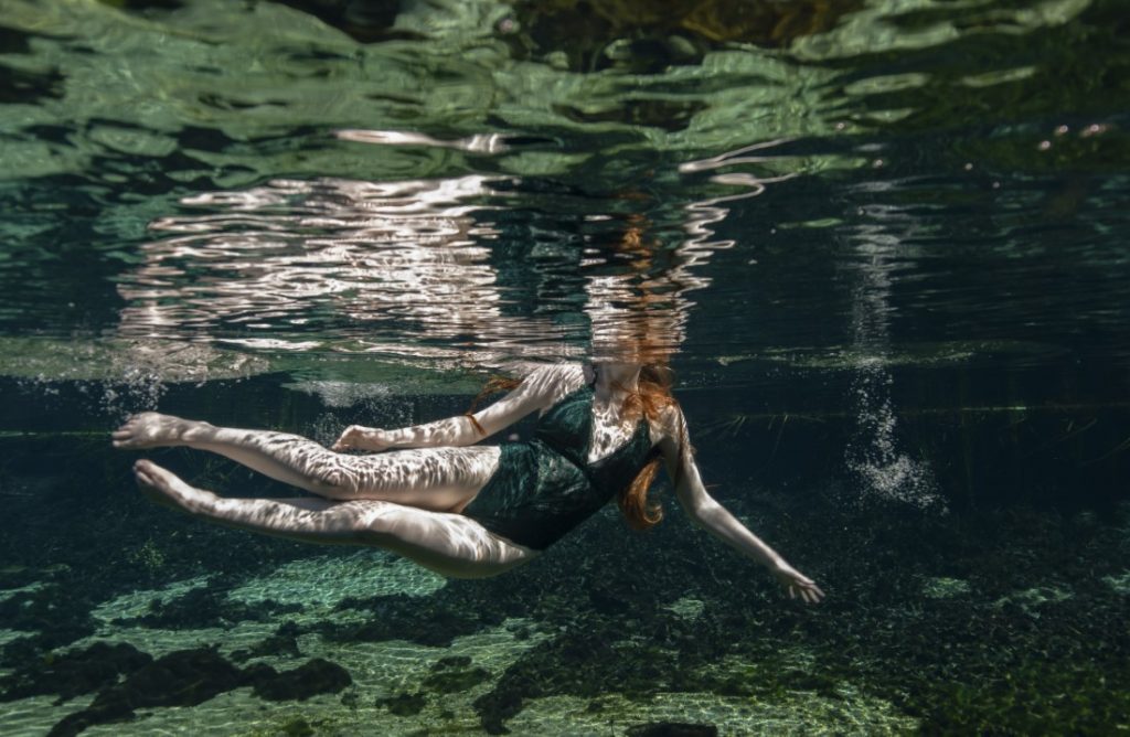 Red Underwater Jessica Lynette Brooks Jens Lorenzen Boudoir